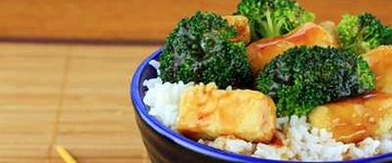 Stir-Fried Tofu & Broccoli in Peanut Sauce