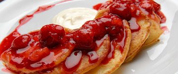 Strawberry Cheesecake Protein Pancakes