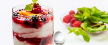 Raspberry and Peach Yogurt Parfait
