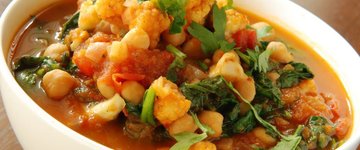 Roasted Cauliflower with Chickpeas and Spinach
