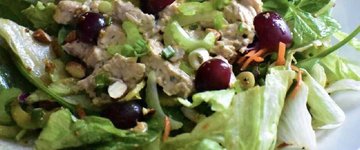 Mixed Greens with Grilled Chicken and Grapes