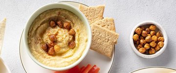 Crackers, Peppers & Hummus
