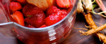 Vinegar Bitter with strawberries and chamomile