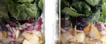 Quinoa, Pear & Spinach Salad in a Jar 