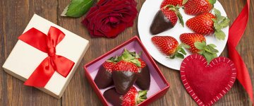 Valentine's Day Chocolate Fruit Box