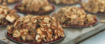 Vegan Apple Crumble Muffins 
