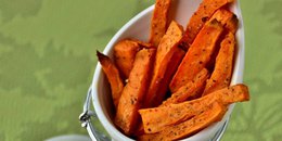 Spicy Sweet Potato Fries With Curry Sauce