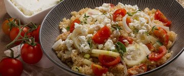 Quinoa Greek Salad with Tomatoes, Cucumber & Feta