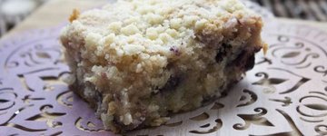 Low FODMAP Berry Crumb Cake