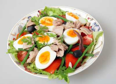 Nicoise Salad with Seared Tuna and Mung Beans