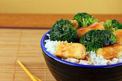 Stir-Fried Tofu & Broccoli in Peanut Sauce