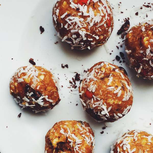 Raw Chocolate Chip Cookie Dough Macaroons