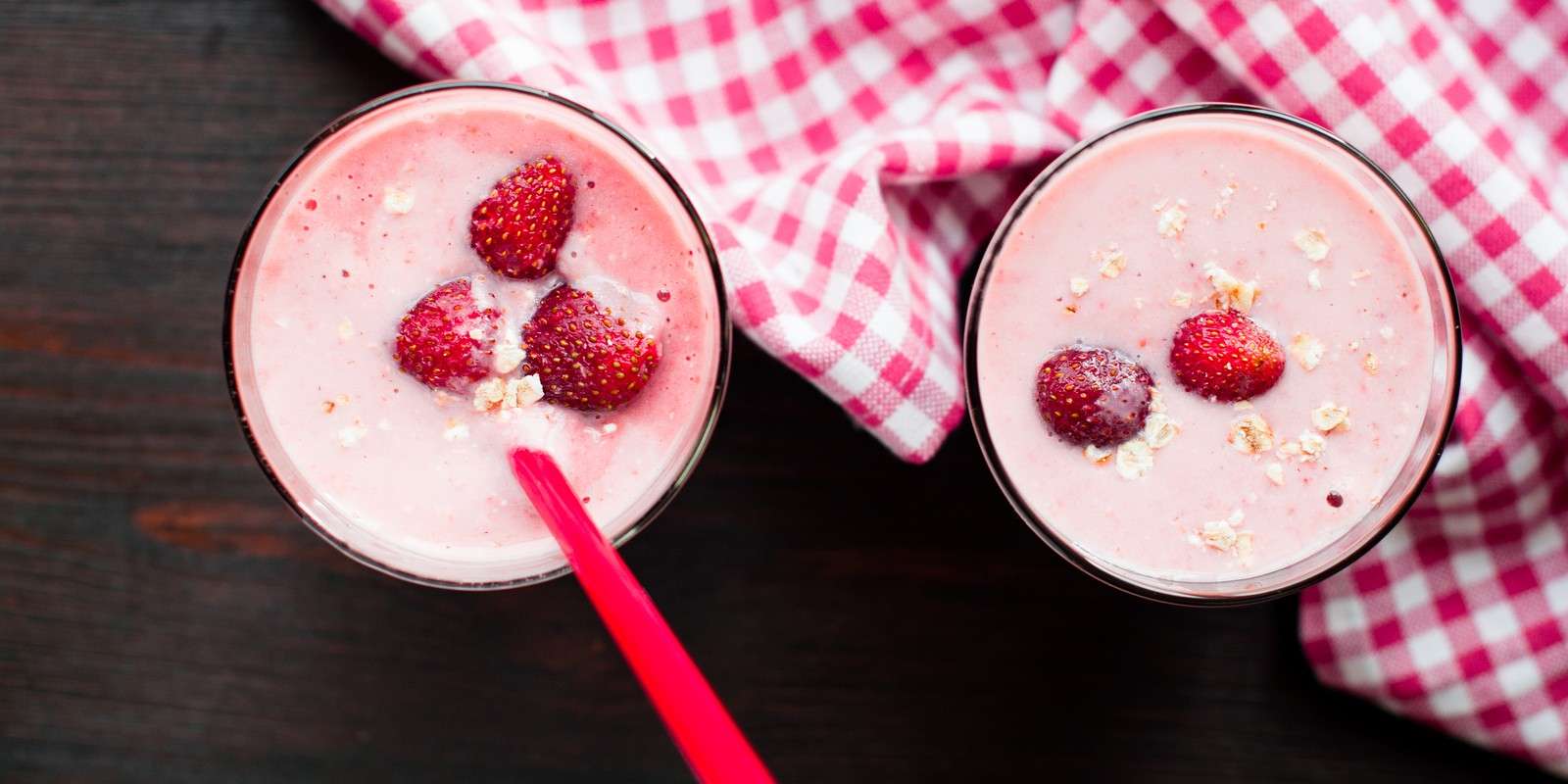 Strawberry Oatmeal Breakfast Smoothie