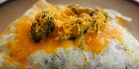 Egg Omelet with Broccoli and Cheddar