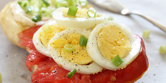 Egg Tomato and Scallion Sandwich