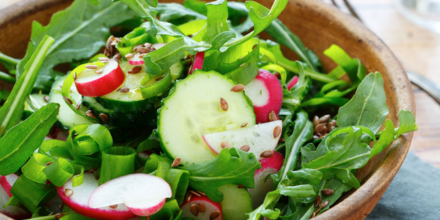 Fresh Salad with Garlic and Yogurt Dressing