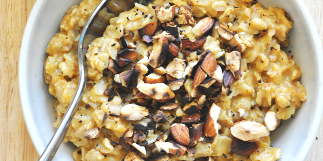 Creamy Pumpkin Oats with Blueberries & Almonds