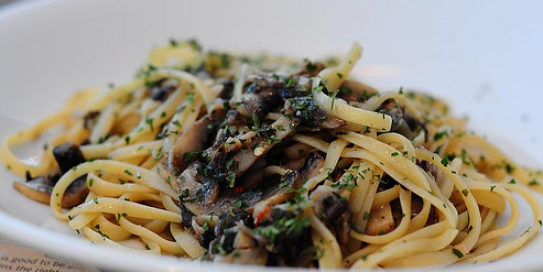 Light Pasta with Mushrooms and Garlic