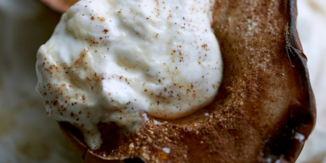 Baked Pear with Greek Yogurt & Cinnamon