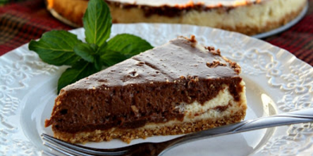 Crock Pot Chocolate Swirl Cheesecake