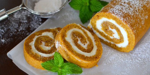 Pumpkin Spice Roll with Maple Cream Cheese Filling