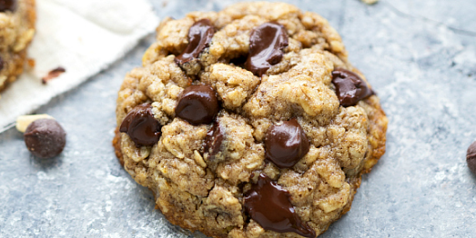 Healthy Oatmeal Chocolate-Chip Cookies