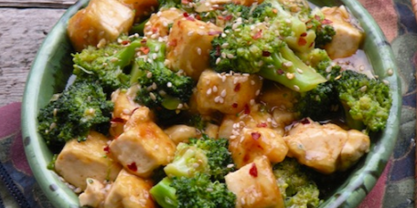 Steamed Veggies with Peanut Sauce