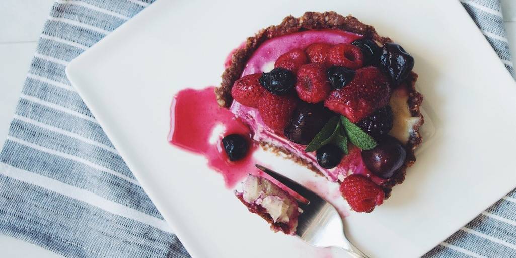 Vanilla Cheesecake with Chocolate Almond Crust