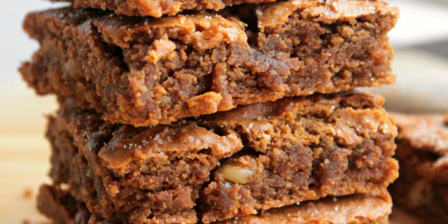 Cinnamon Chickpea Blondies