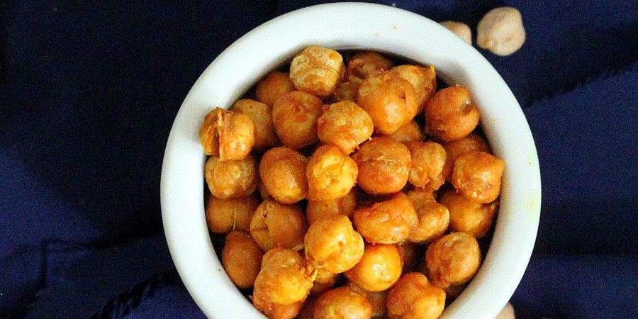 Roasted Chickpeas with Turmeric and Chili 