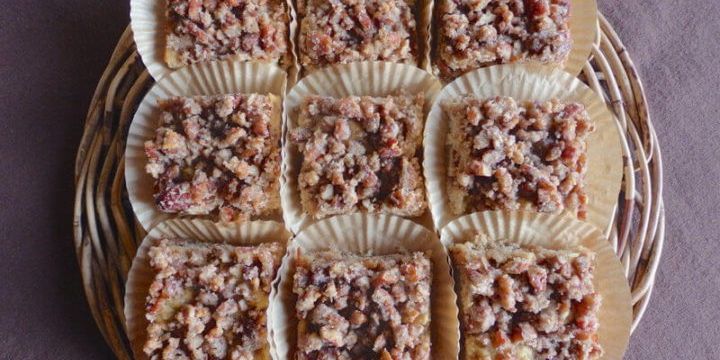 Cinnamon Pecan Crumb Cakes