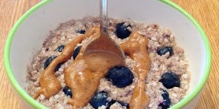 Overight Peanut Butter and Jelly Quinoa Oats