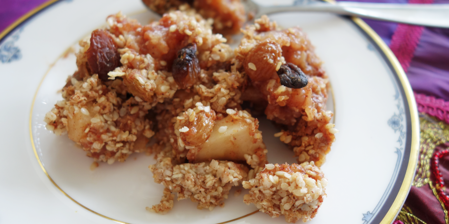 Toasted Sesame Cinnamon Apple Crumble