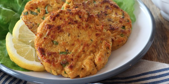 Simple Paleo Salmon Cakes