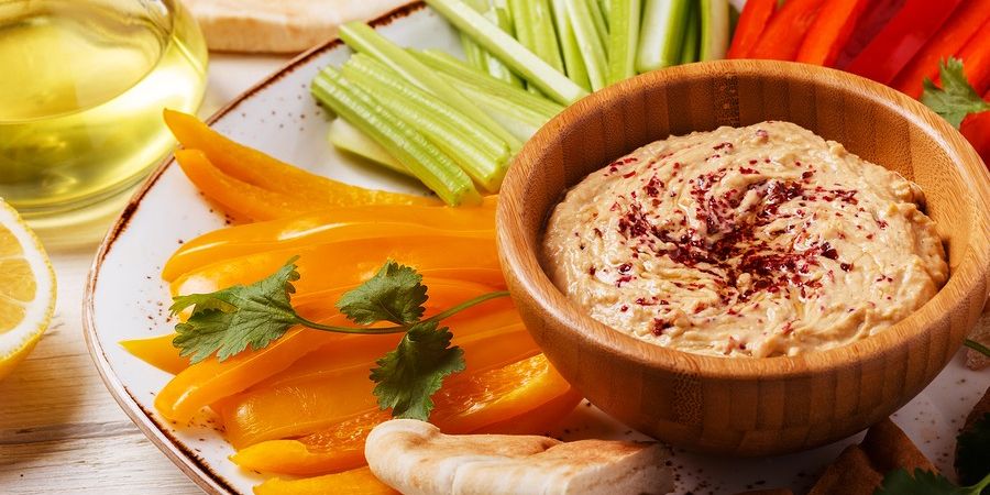 Hummus with Red Pepper & Carrots