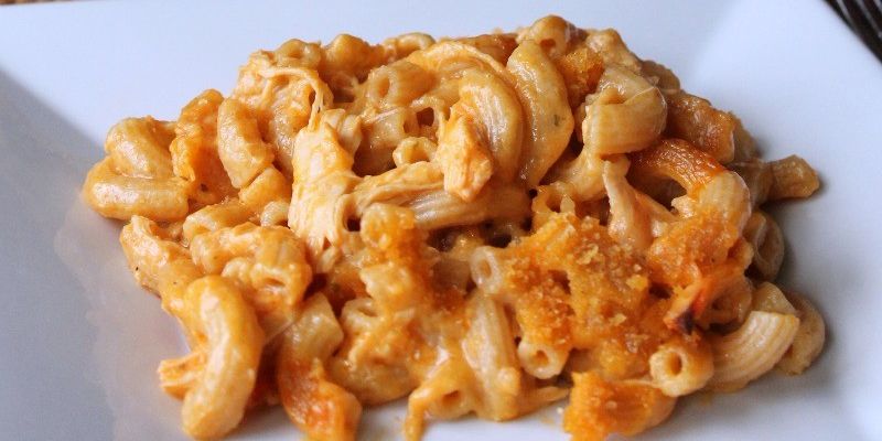 Healthy Buffalo Chicken Macaroni and Cheese