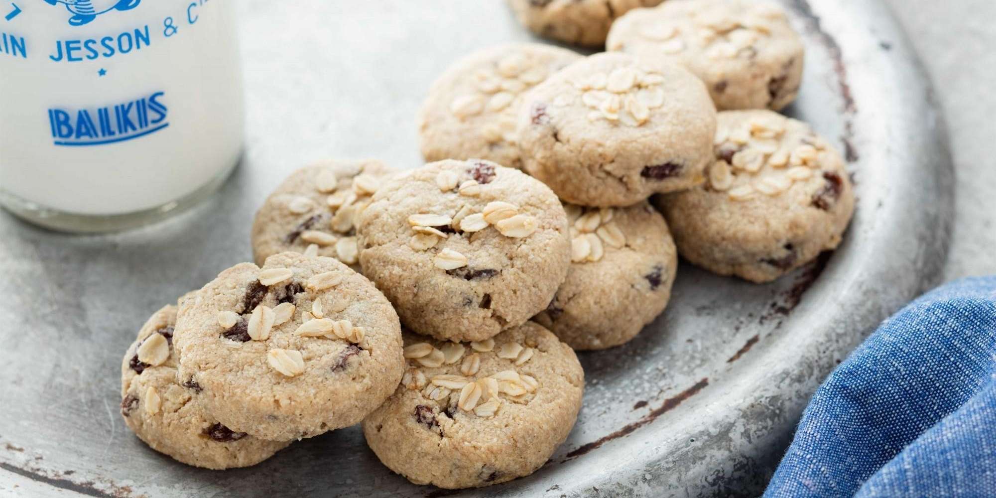 Vegan Oatmeal Raisin Cookies