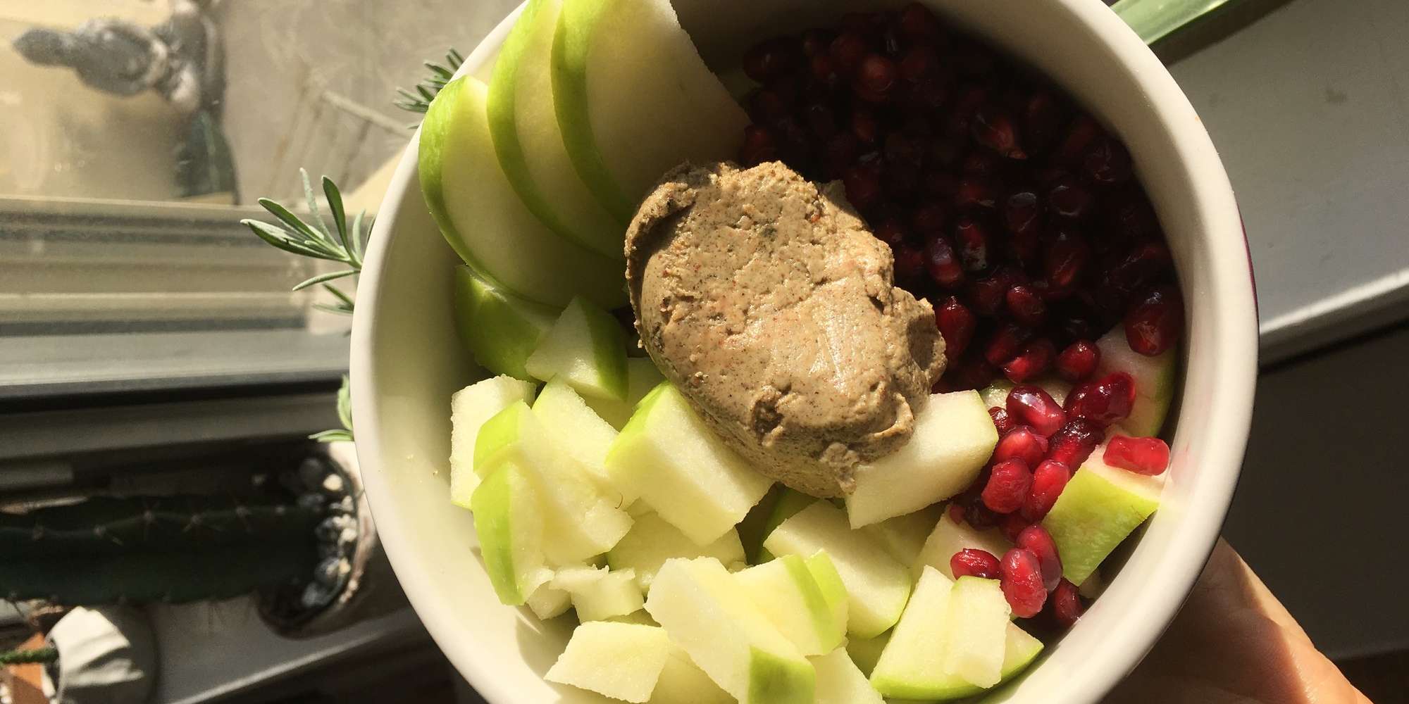 Simple Pom-Apple Protein Bowl