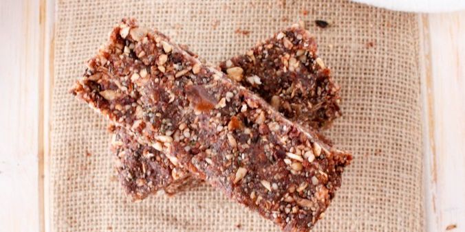 CHOCOLATE NUT AND SEED ENERGY BARS