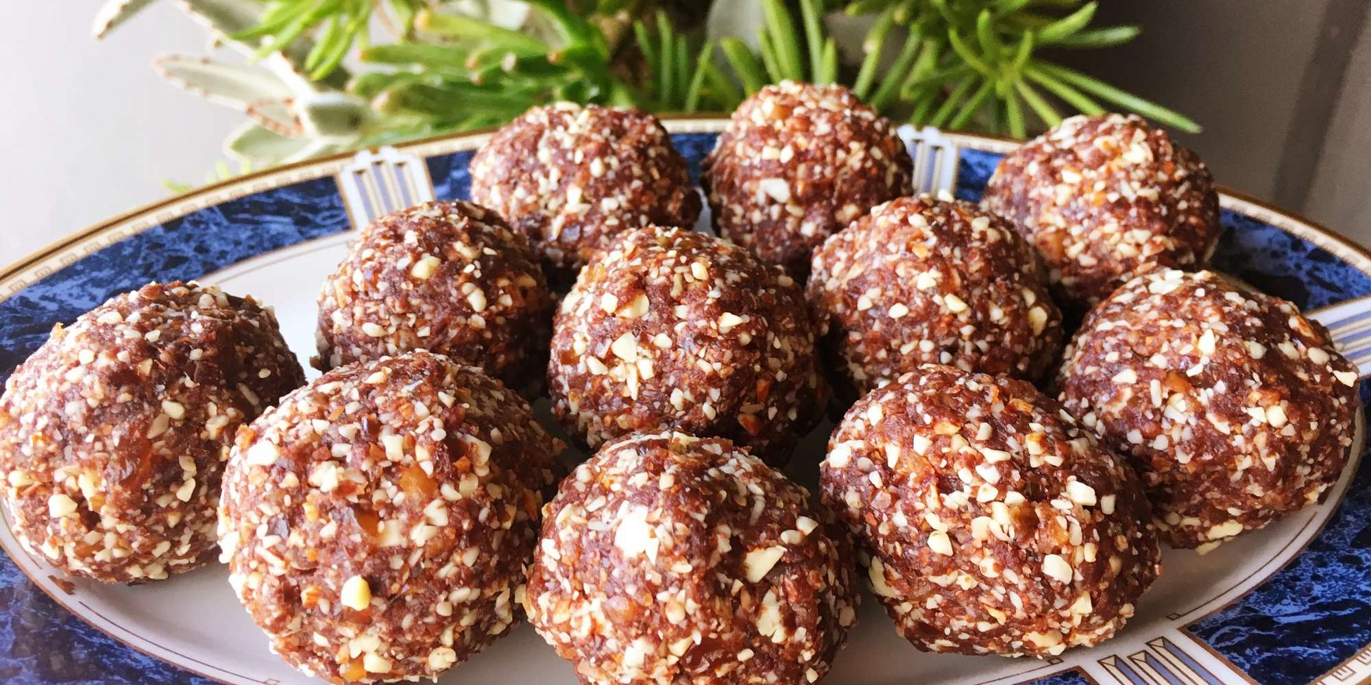 Spiced Almond Fudge Balls