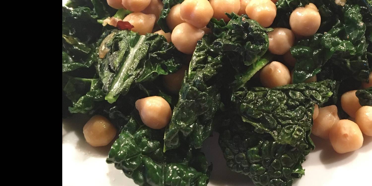 Spicy Sauteed Kale & Chickpeas