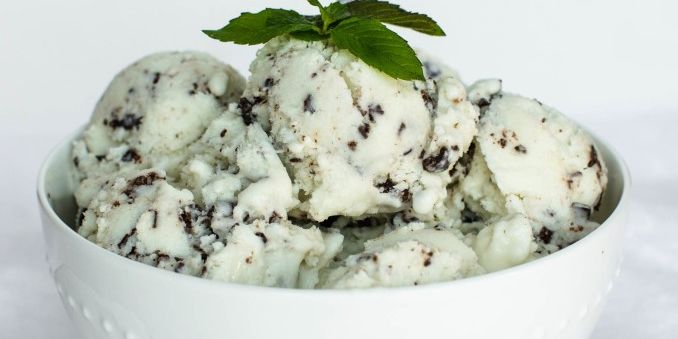 Fresh Mint Chocolate Chip Frozen Yogurt