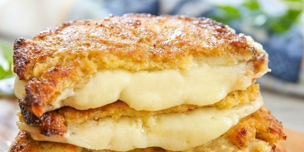 Cauliflower-Crusted Grilled Cheese 