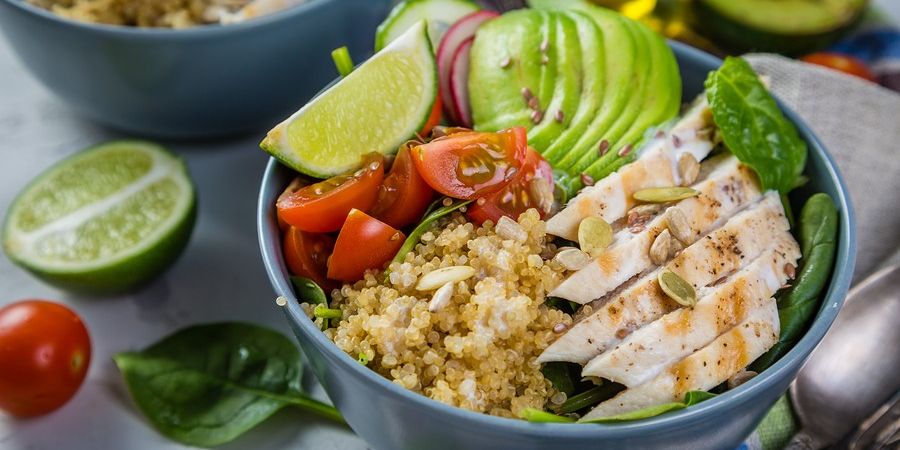 EASY Buffalo Chicken Quinoa Bowl