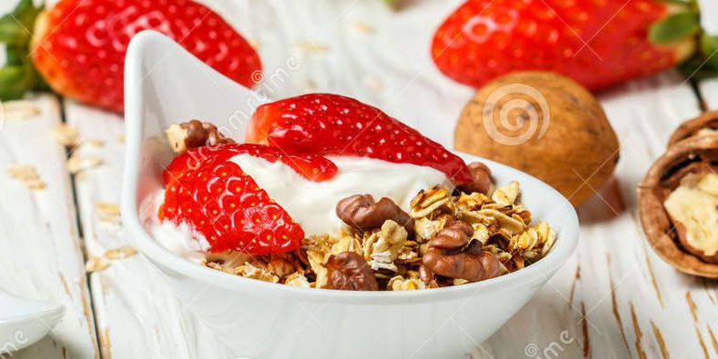 Berries & Coconut Yogurt (AIP)