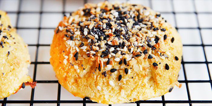 'Everything Bagel' Cauliflower Rolls