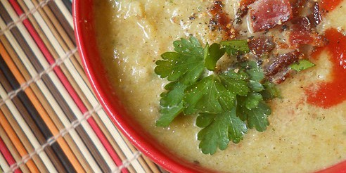 Whole 30 Creamy Bacon, Leek and Cauliflower Soup