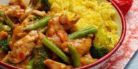 Low-carb curry chicken with cauliflower rice