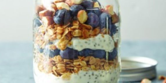 Yoghurt Pudding Granola Parfait
