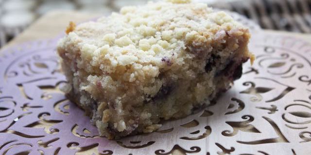 Low FODMAP Berry Crumb Cake